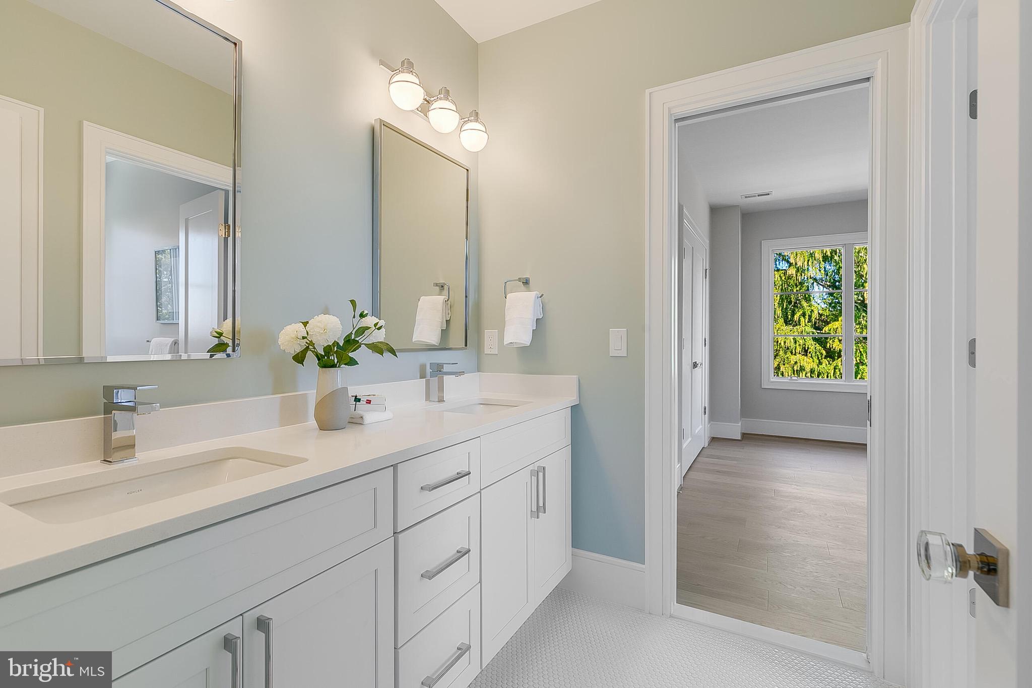 4102 18th Road North Arlington, VA 22207 - Photo 44 of 74 Jack & Jill bath