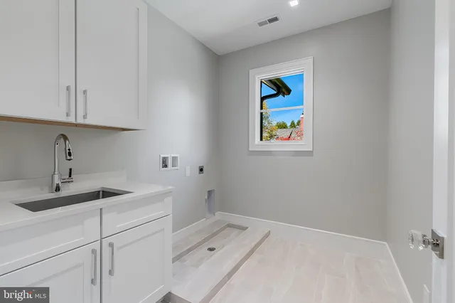 $2,850,000 | 4102 18th Road North, Arlington, VA 22207