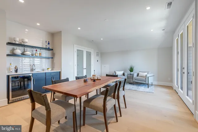 $2,850,000 | 4102 18th Road North, Arlington, VA 22207