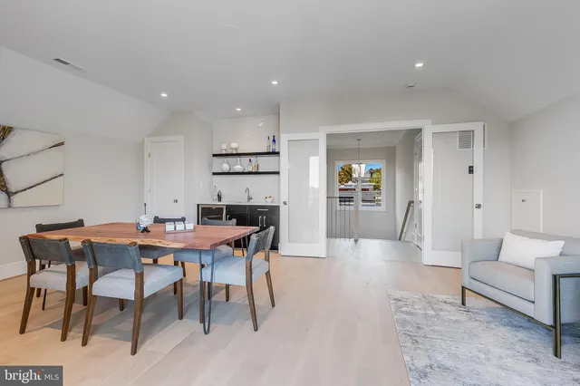 $2,850,000 | 4102 18th Road North, Arlington, VA 22207