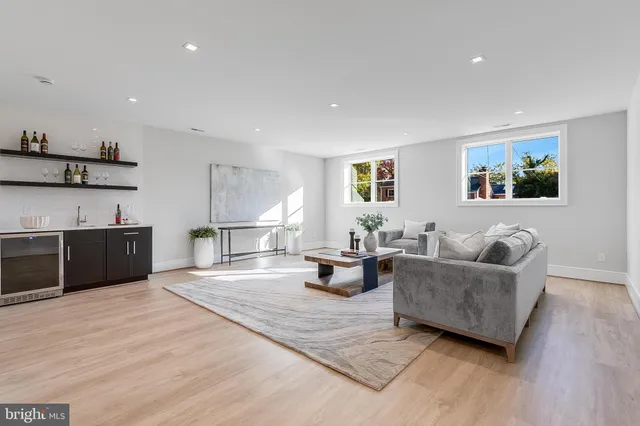 $2,850,000 | 4102 18th Road North, Arlington, VA 22207