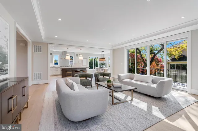 $2,850,000 | 4102 18th Road North, Arlington, VA 22207