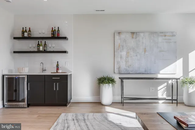 $2,850,000 | 4102 18th Road North, Arlington, VA 22207