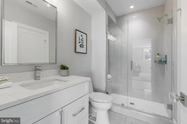 $2,850,000 | 4102 18th Road North, Arlington, VA 22207