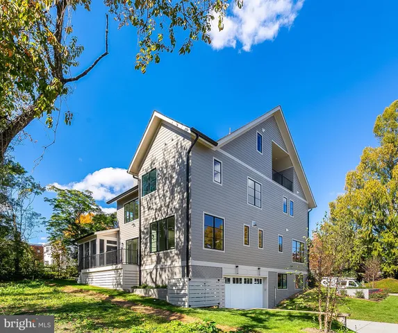 $2,850,000 | 4102 18th Road North, Arlington, VA 22207