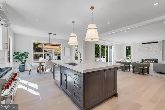 $2,850,000 | 4102 18th Road North, Arlington, VA 22207