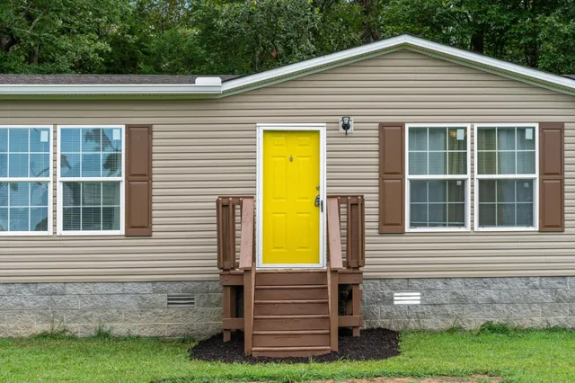 a view front of house with a yard