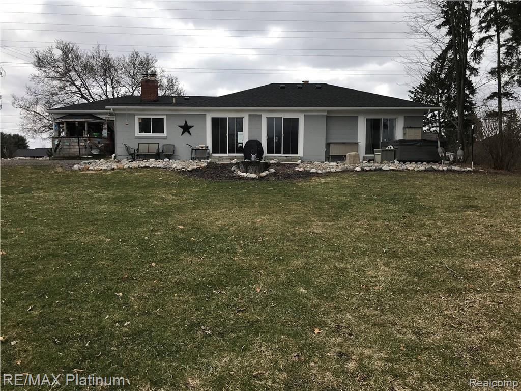 1400 West Thompson Road Fenton, MI 48430 - Photo 2 of 7 IMG_6951 (1).jpg
