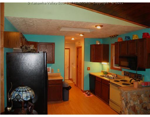 1025 Pinnell Point Elkview, WV 25071 - Photo 3 of 8 Kitchen.