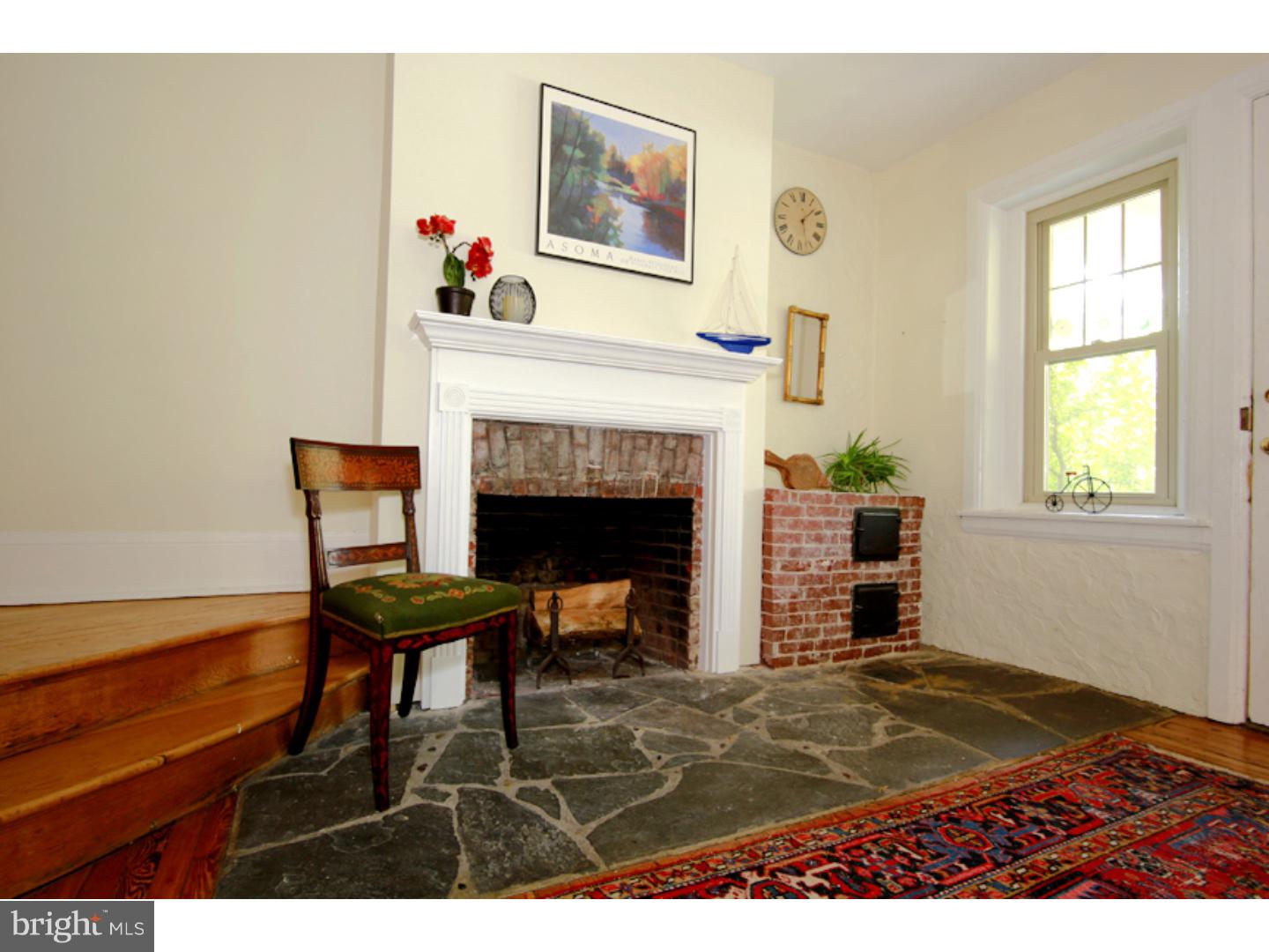 6704 Cresheim Road Philadelphia, PA 19119 - Photo 3 of 25 Living Room