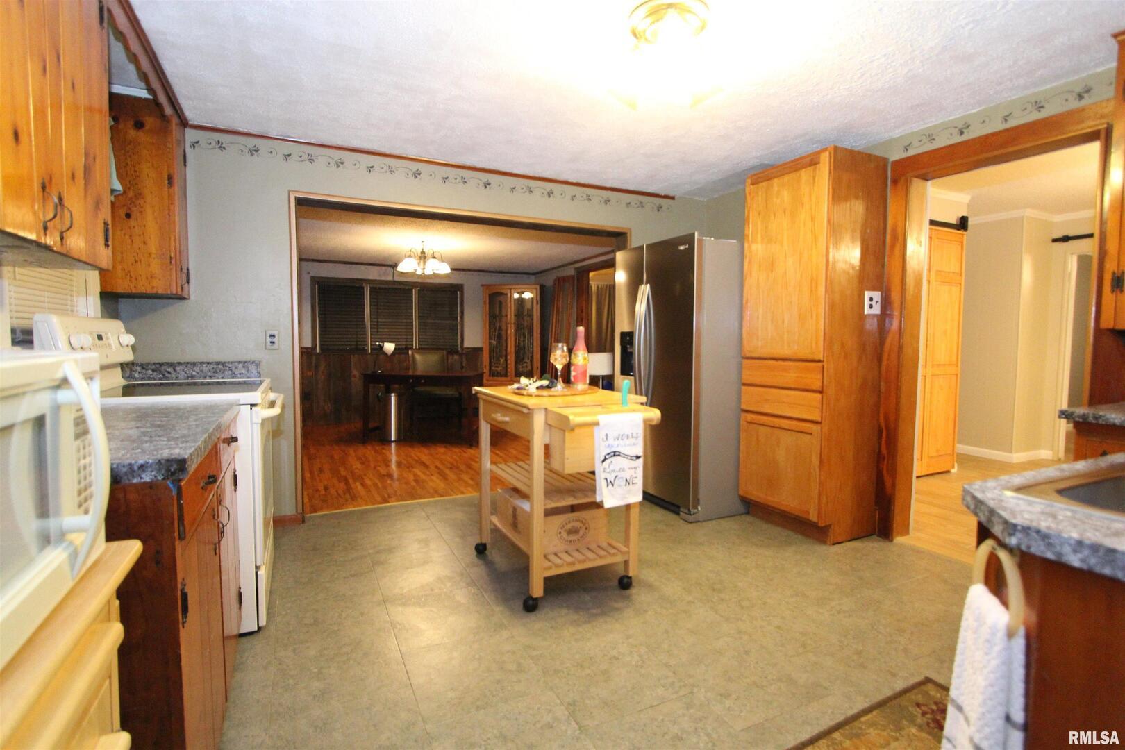 1316 Florence Avenue Clinton, IA 52732 - Photo 11 of 28