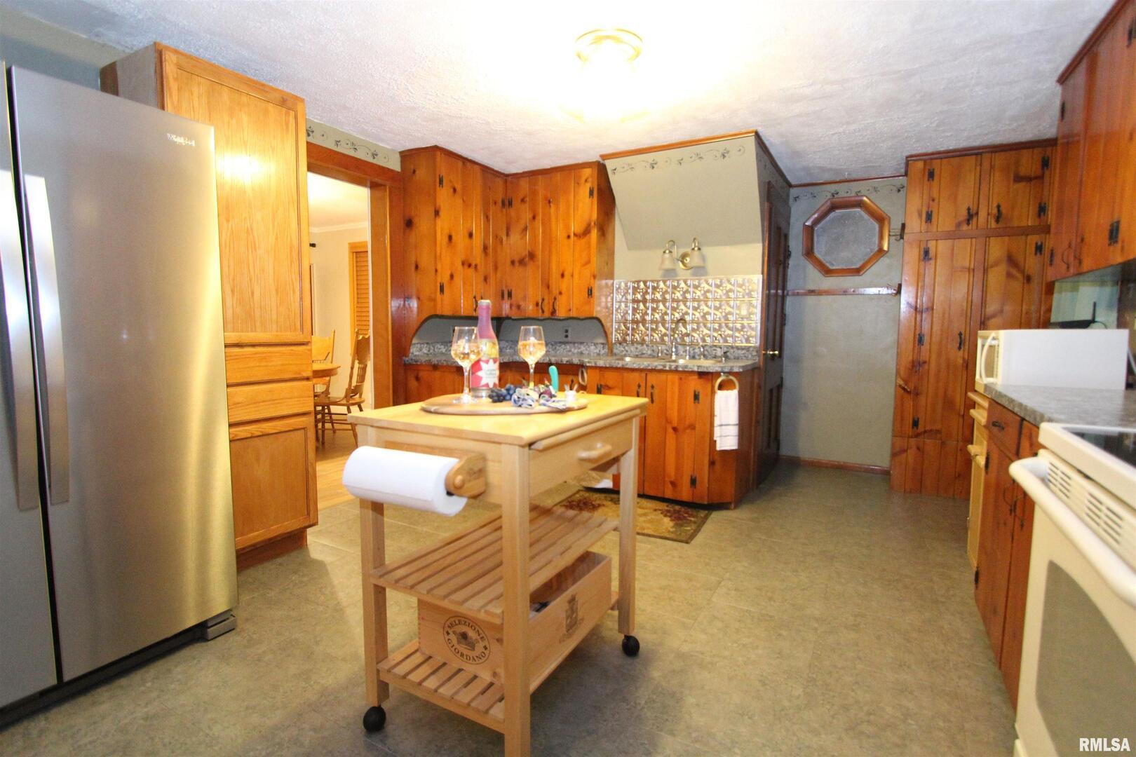 1316 Florence Avenue Clinton, IA 52732 - Photo 14 of 28