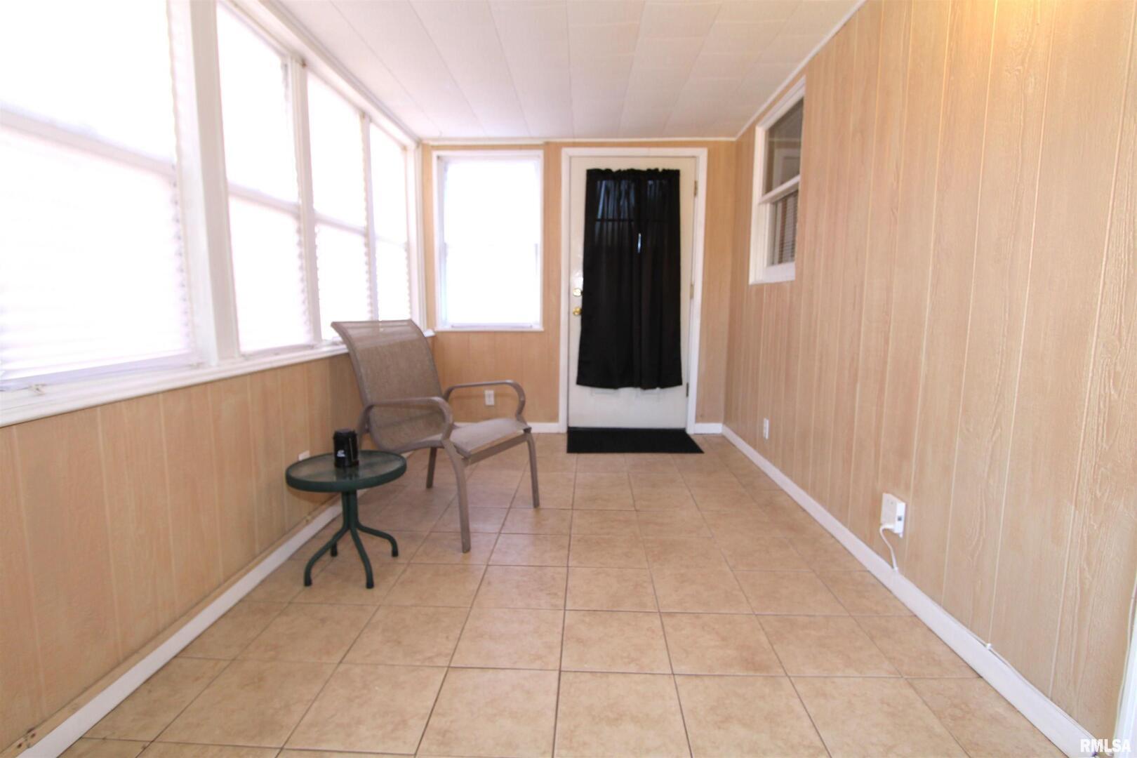 1316 Florence Avenue Clinton, IA 52732 - Photo 9 of 28