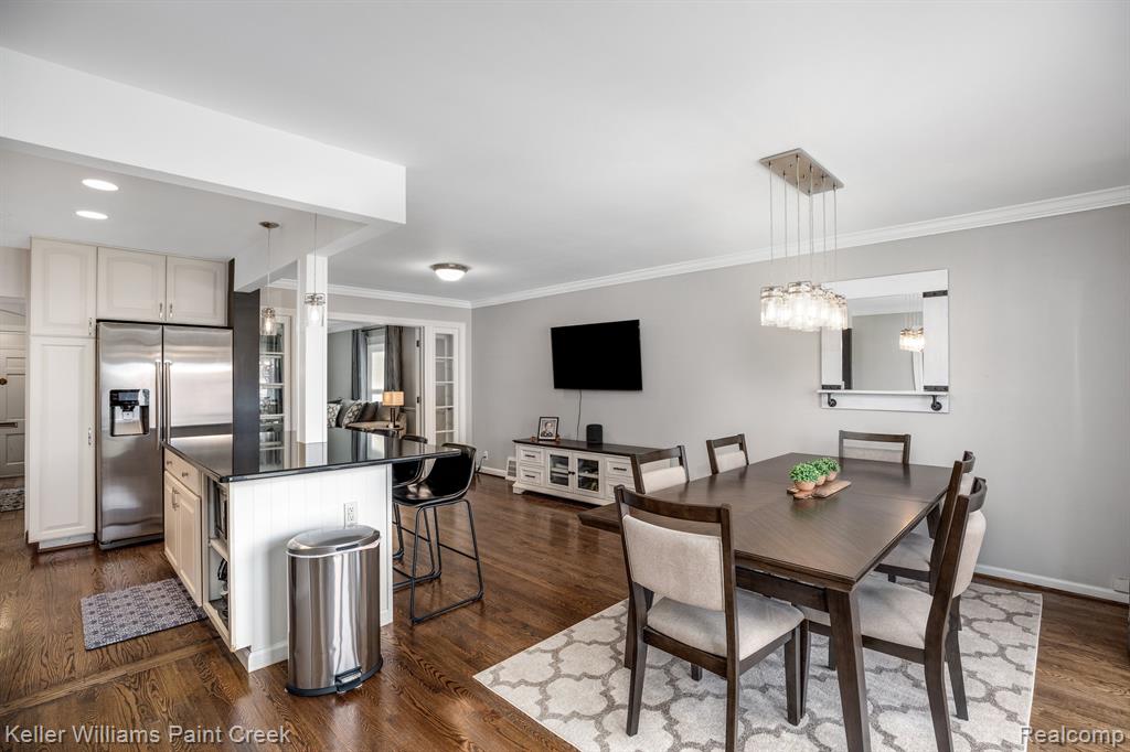 1520 Hampton Road Grosse Pointe Woods, MI 48236 - Photo 12 of 34