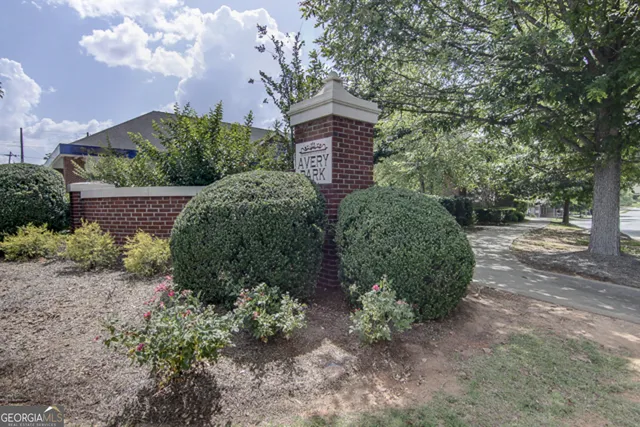 a view of a house with a yard and plants