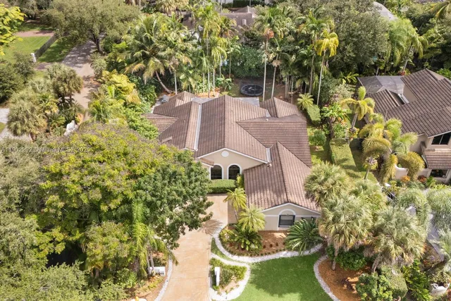 an aerial view of a house with yard swimming pool and outdoor seating