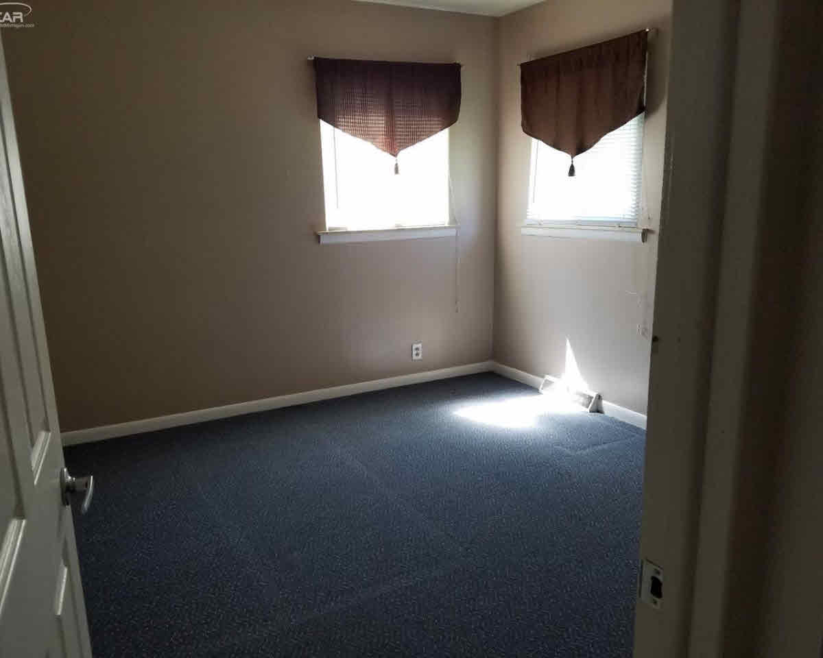 2207 Mapleridge Road Saginaw, MI 48604 - Photo 17 of 20 21175981-17.JPG