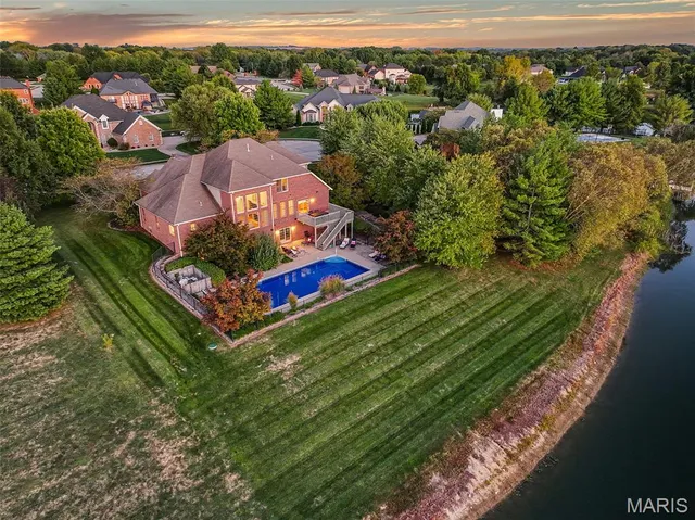 $865,000 | 109 Yorkshire Court, Troy, IL 62294