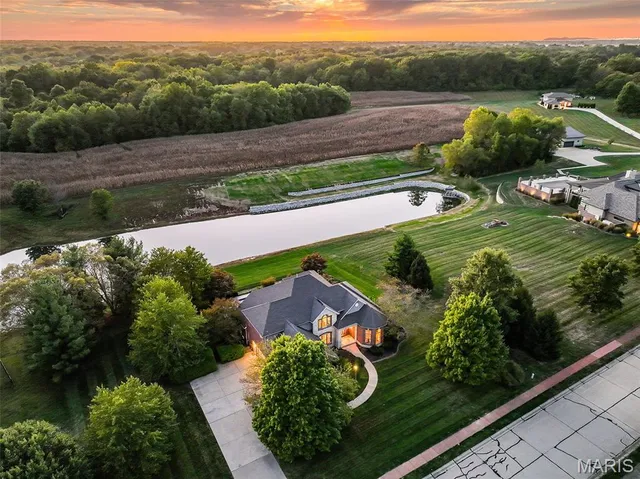 $865,000 | 109 Yorkshire Court, Troy, IL 62294