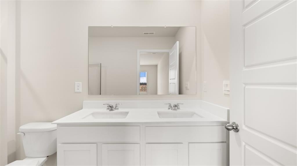 121 Kenmore Circle Perry, GA 31069 - Photo 19 of 28 a bathroom with a sink and a toilet