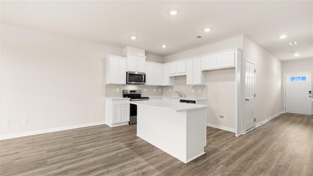 121 Kenmore Circle Perry, GA 31069 - Photo 8 of 28 a kitchen with stainless steel appliances a refrigerator sink and microwave