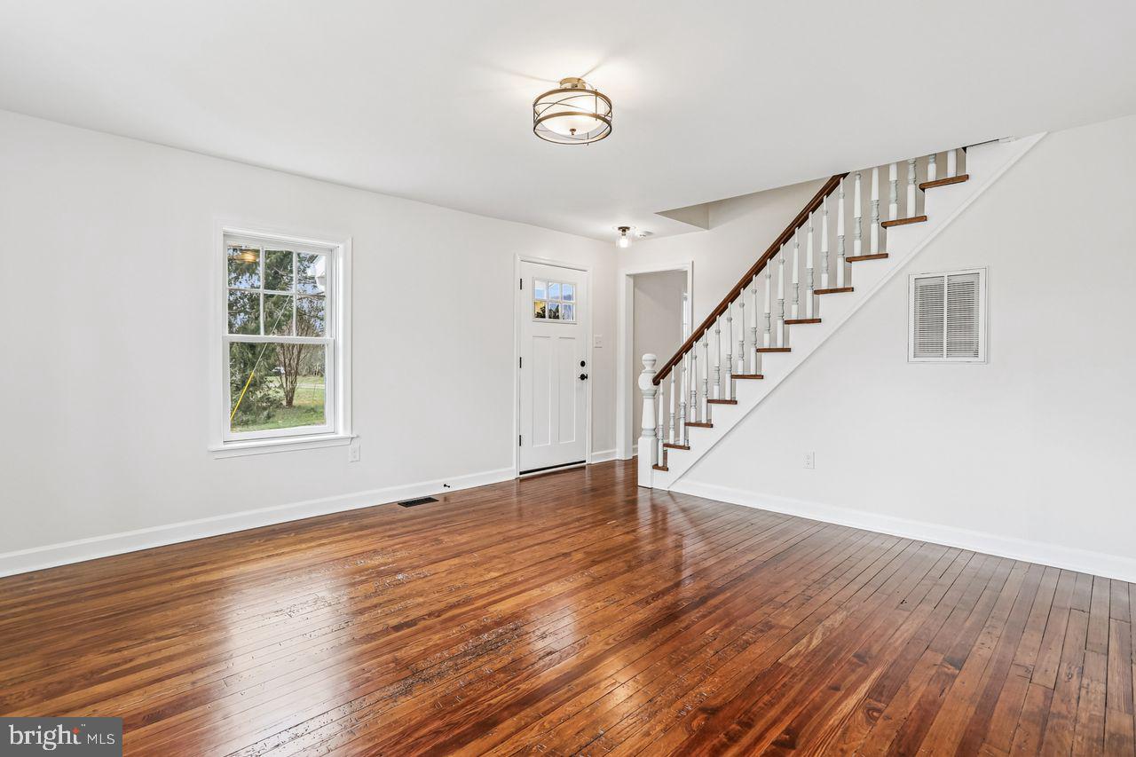 19452 Garretts Mill Road Knoxville, MD 21758 - Photo 14 of 48 Family Room