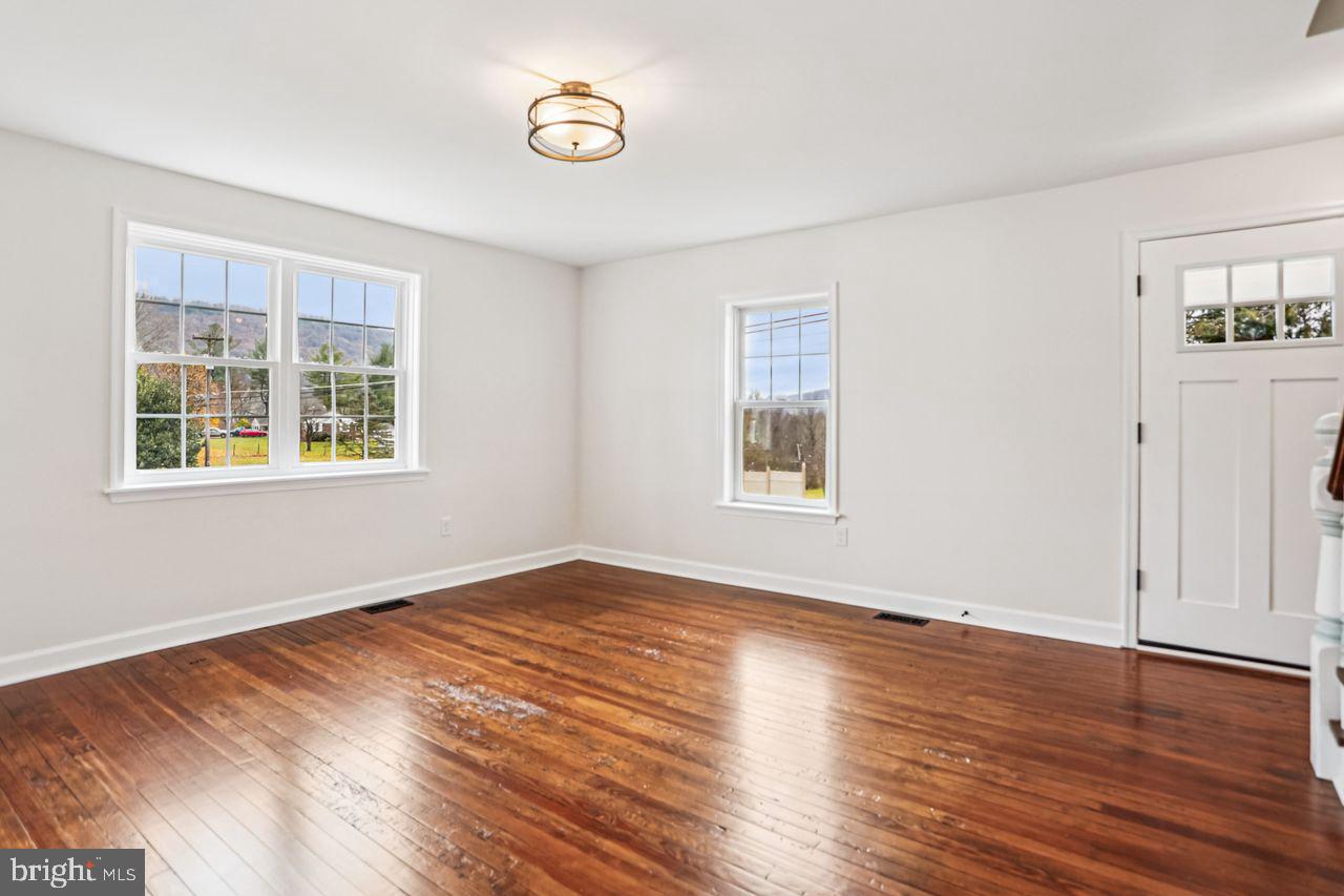 19452 Garretts Mill Road Knoxville, MD 21758 - Photo 15 of 48 Main Level Family Room