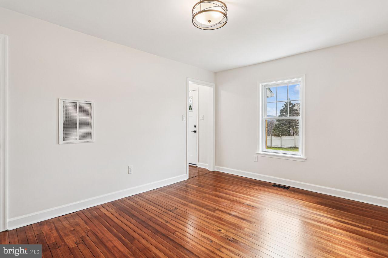 19452 Garretts Mill Road Knoxville, MD 21758 - Photo 17 of 48 Main Level Bedroom or Office