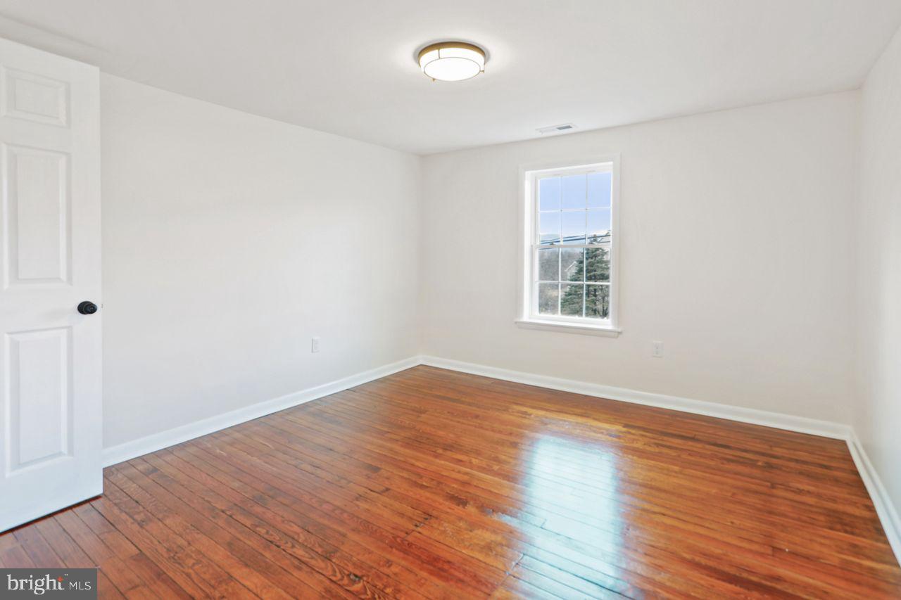 19452 Garretts Mill Road Knoxville, MD 21758 - Photo 34 of 48 3rd Bedroom