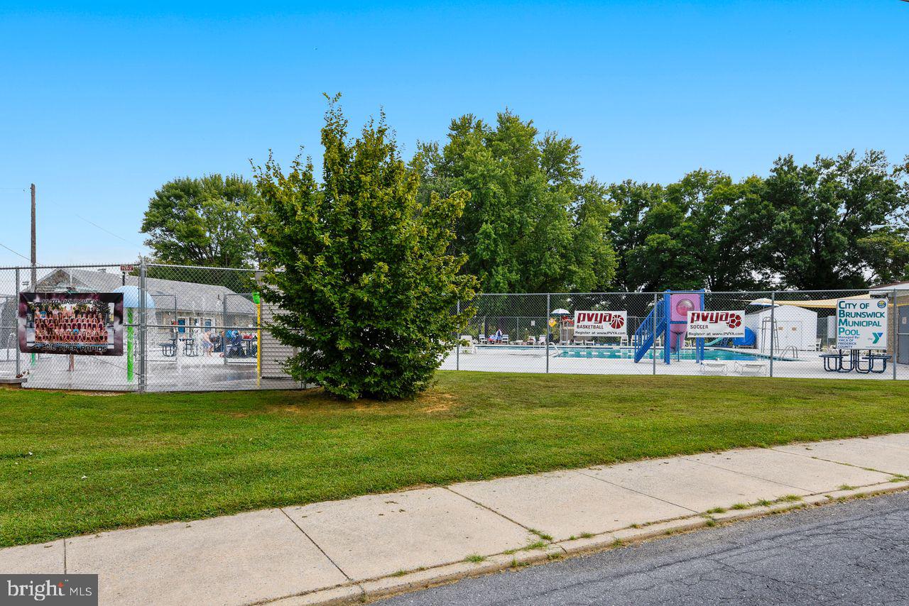 19452 Garretts Mill Road Knoxville, MD 21758 - Photo 41 of 48 Brunswick community pool