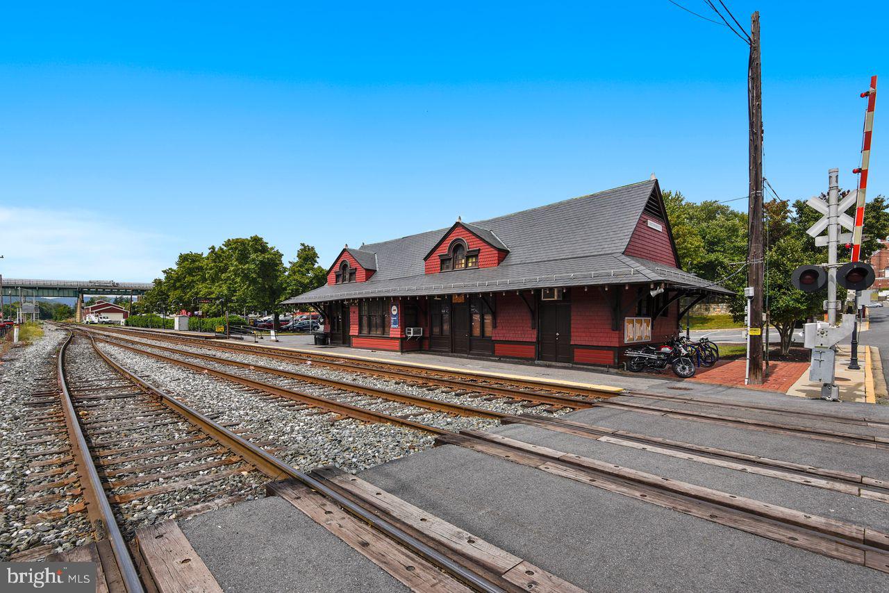 19452 Garretts Mill Road Knoxville, MD 21758 - Photo 48 of 48 Commuter Train