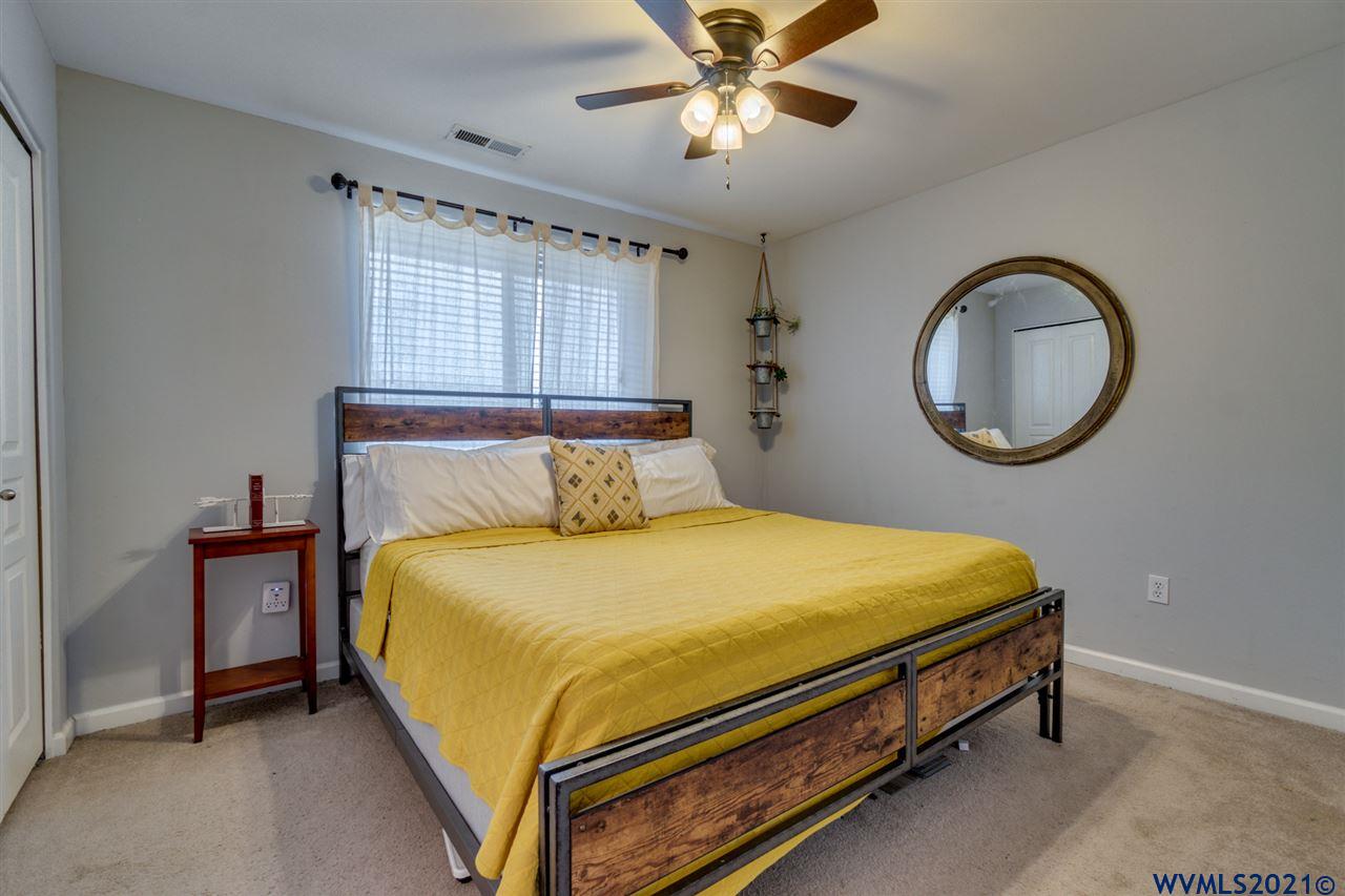4008 Lone Oak Road Southeast Salem, OR 97302 - Photo 14 of 36 Gallery Image 14
