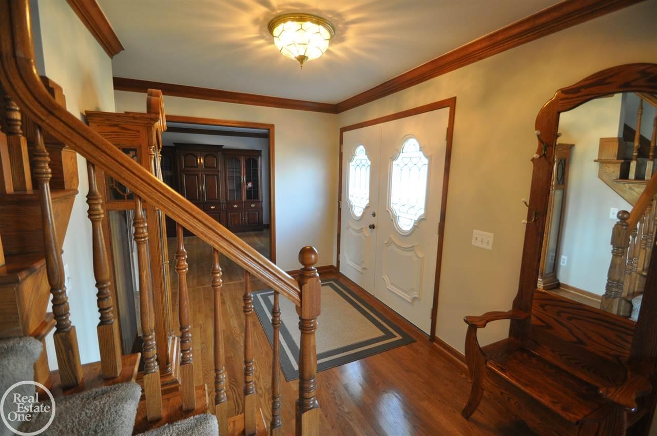 2025 Ridgefield Court Rochester Hills, MI 48306 - Photo 3 of 30