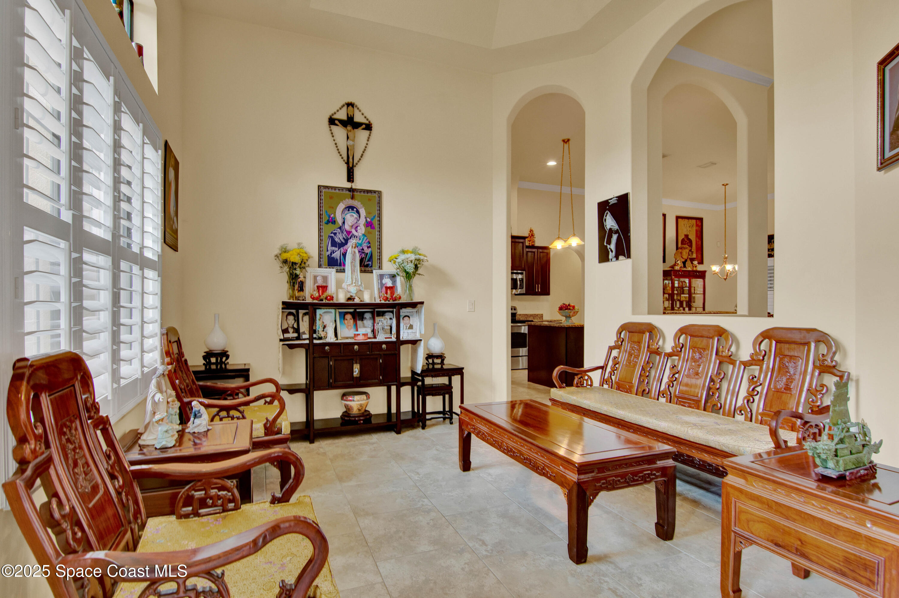 900 Hall Road Malabar, FL 32950 - Photo 5 of 28 a living room with furniture