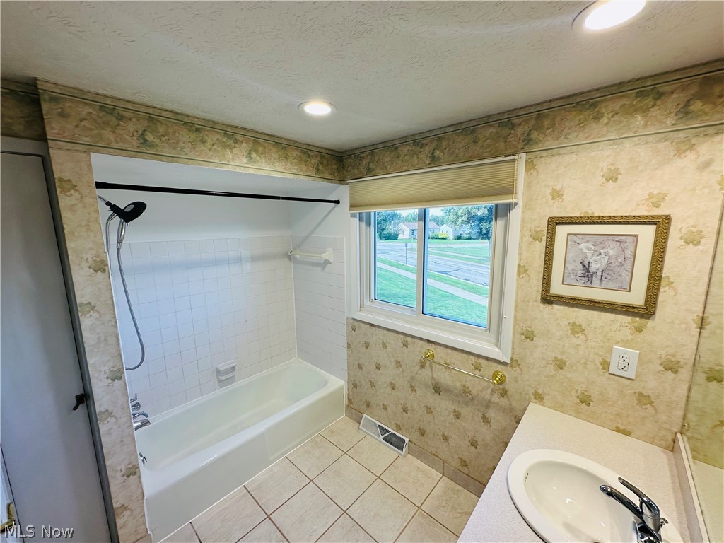 1869 Empire Road Wickliffe, OH 44092 - Photo 10 of 18 TUB ENCLOSURE,CERAMIC TILE