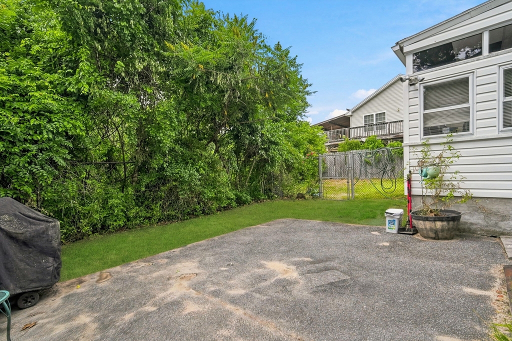 1258 Liberty Street Springfield, MA 01104 - Photo 29 of 32