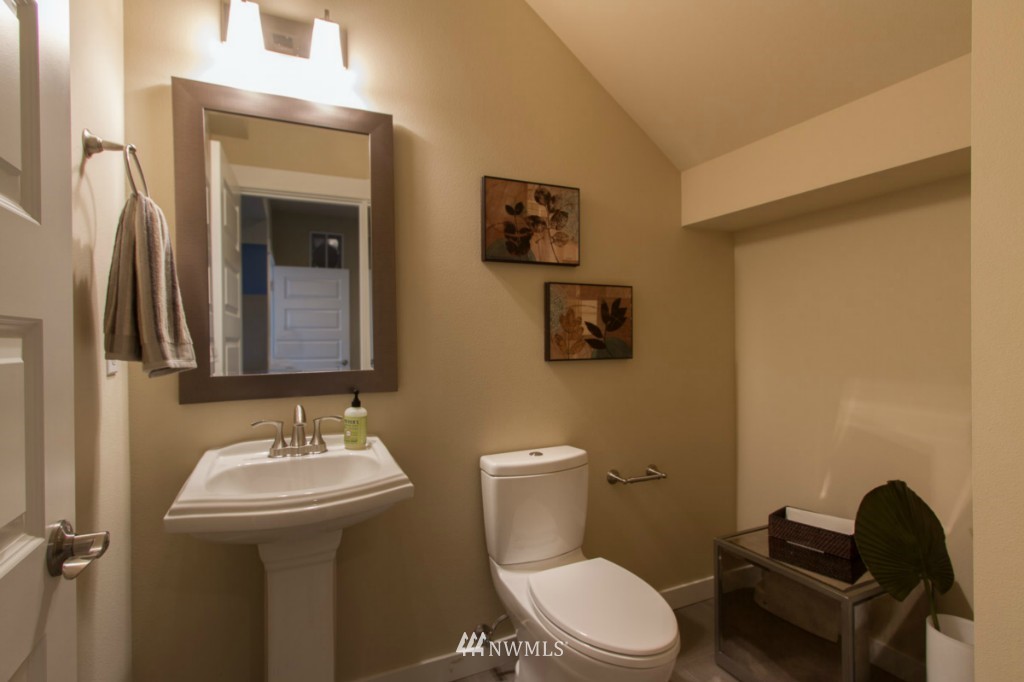 9709 Northeast 145th Street Bothell, WA 98011 - Photo 5 of 10 Gallery Image 5