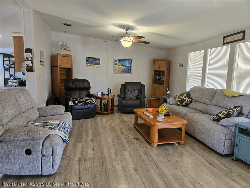 504 Thunderbird Hill Road Sebring, FL 33872 - Photo 15 of 35 a living room with furniture and a flat screen tv