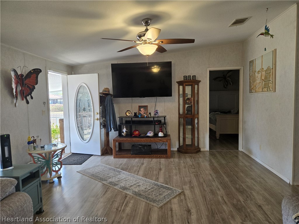 504 Thunderbird Hill Road Sebring, FL 33872 - Photo 16 of 35 a living room with furniture and a flat screen tv