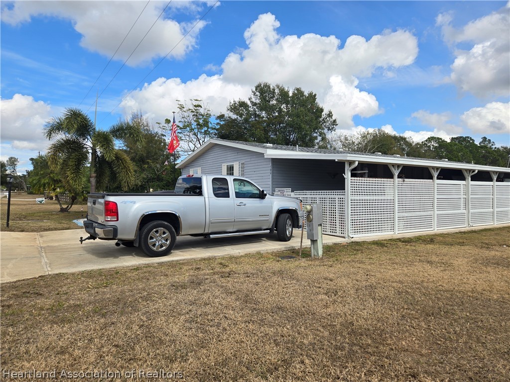 504 Thunderbird Hill Road Sebring, FL 33872 - Photo 2 of 35 a view of a car garage