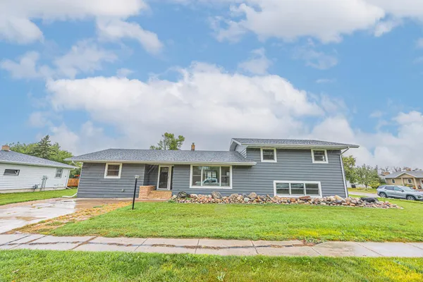 $385,900 | 322 4th Avenue Southeast, Hillsboro, ND 58045