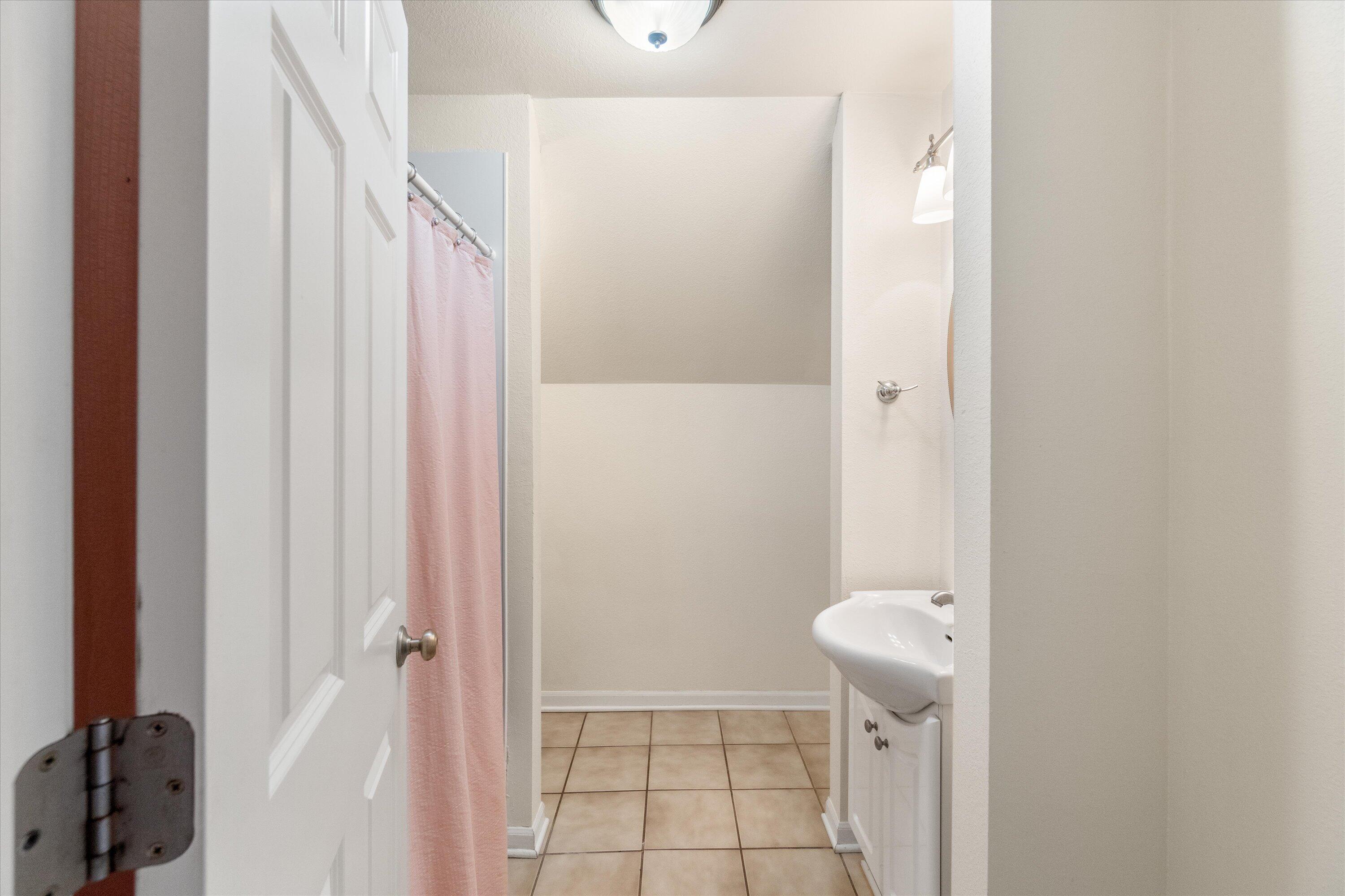 1751 North Franklin Place Milwaukee, WI 53202 - Photo 20 of 27 19-DSC00818