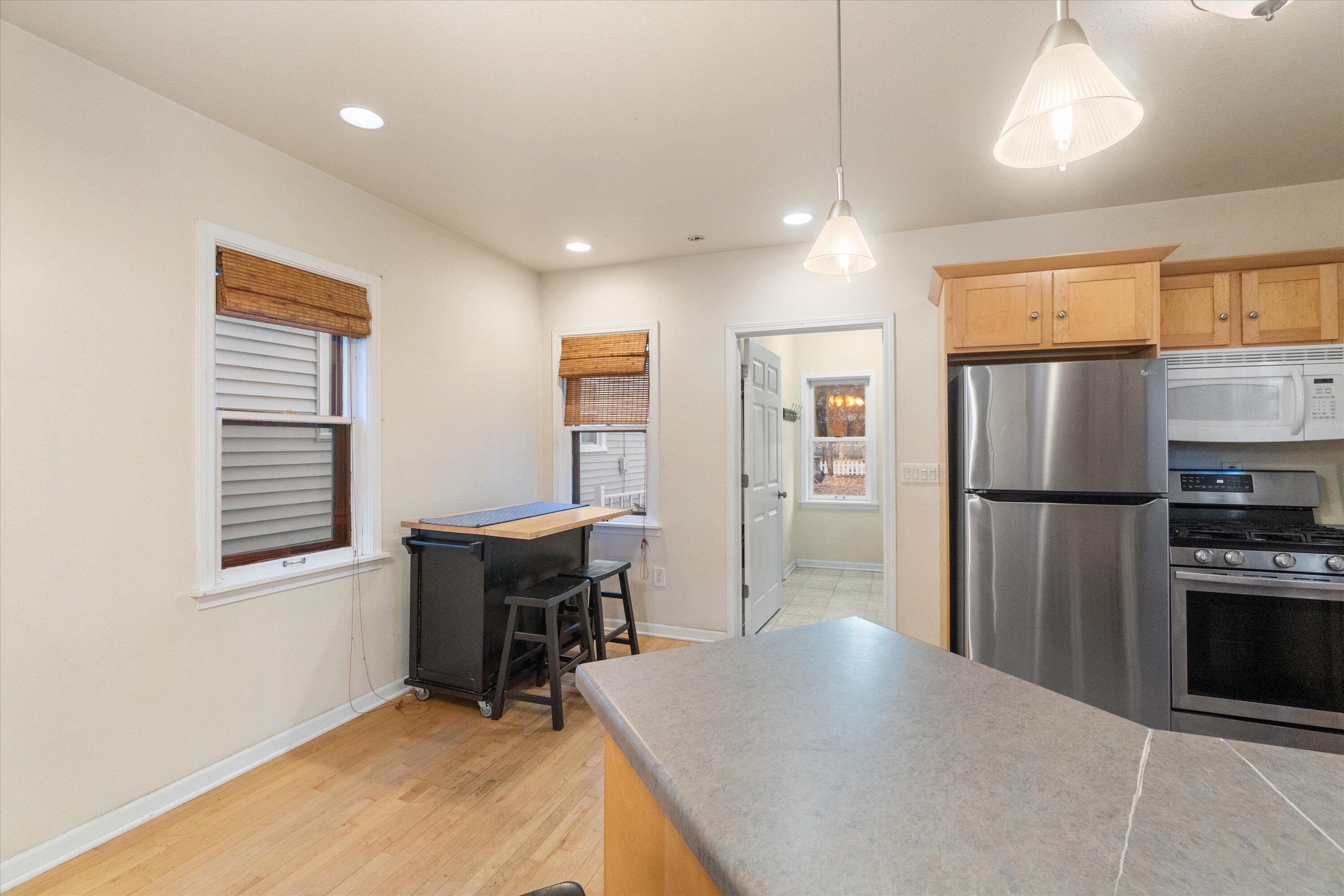 1751 North Franklin Place Milwaukee, WI 53202 - Photo 9 of 27 04-DSC00716