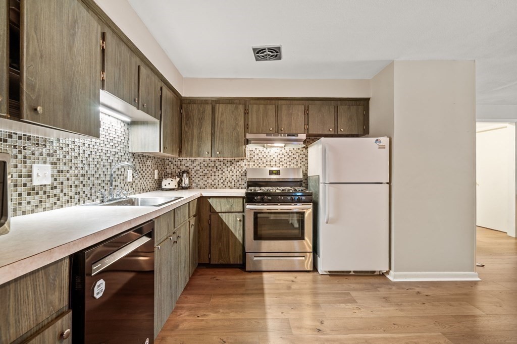 80 Walnut Street, Unit 105 Canton, MA 02021 - Photo 4 of 18 Gallery Image 4