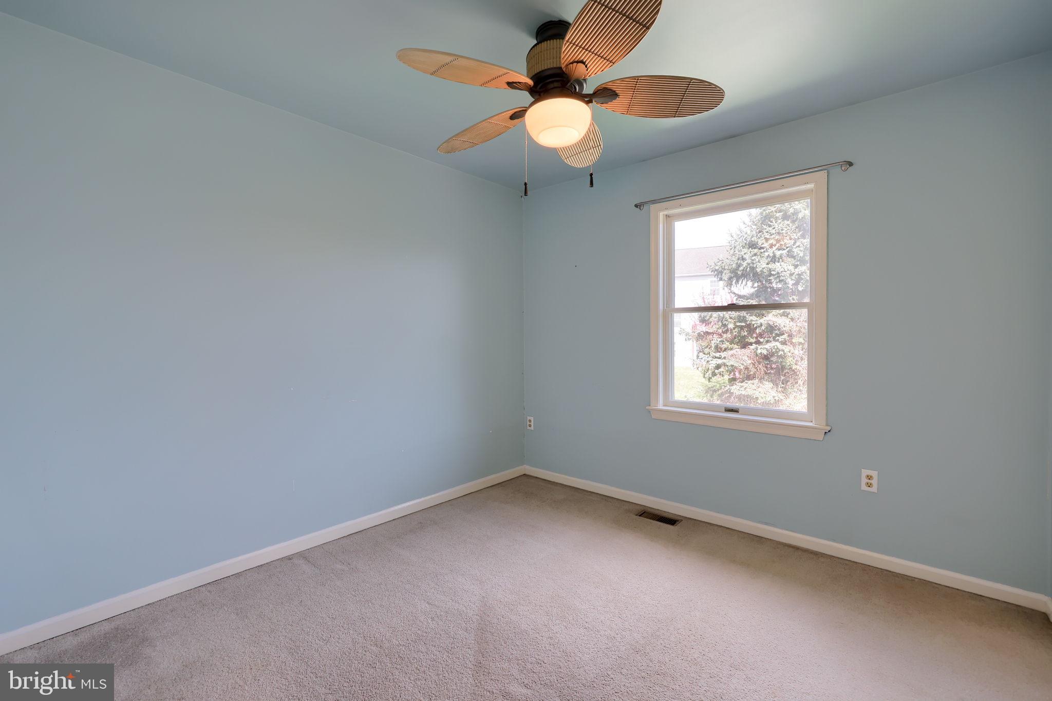 142 Palm Lane Lebanon, PA 17042 - Photo 23 of 38 an empty room with a window
