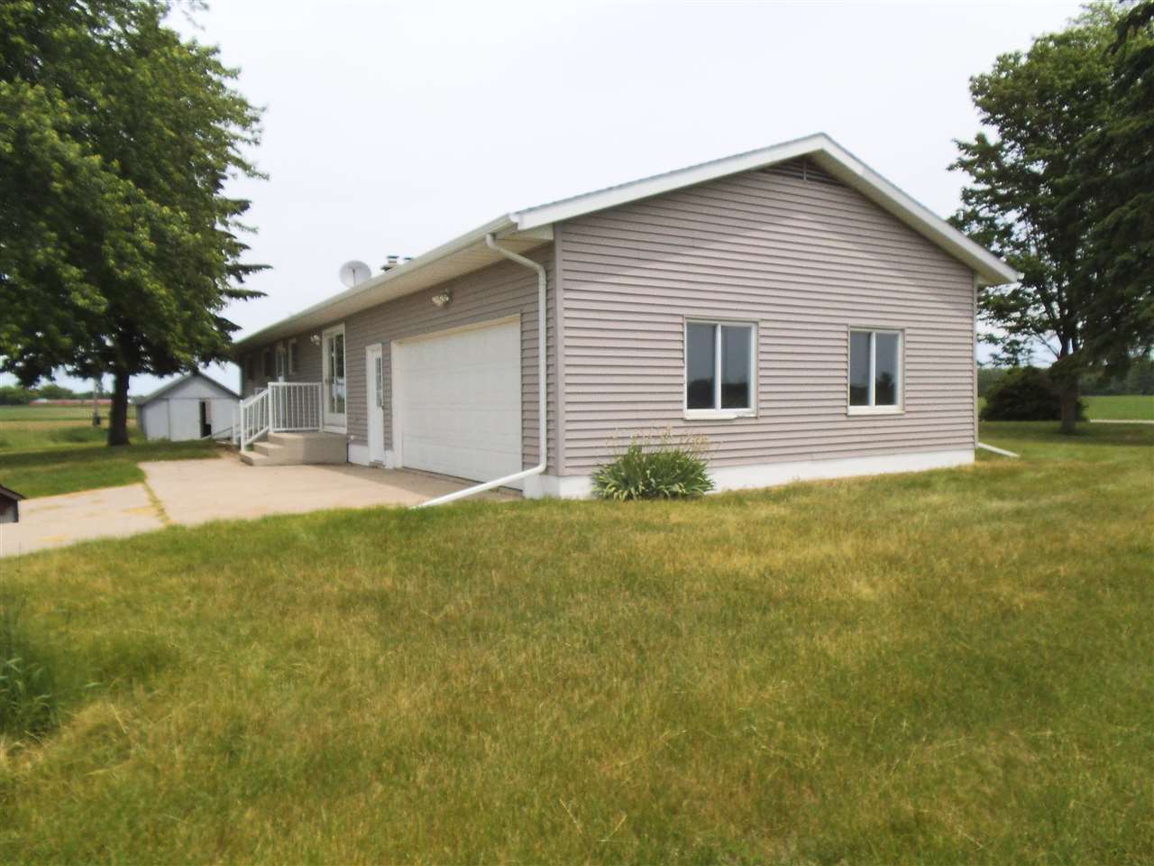 3267 North Mackinaw Road Pinconning, MI 48650 - Photo 5 of 35