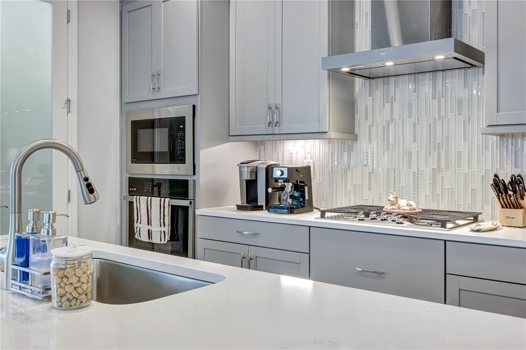 6219 Golden Nettle Drive Apollo Beach, FL 33572 - Photo 6 of 37 a kitchen with granite countertop a sink and cabinets