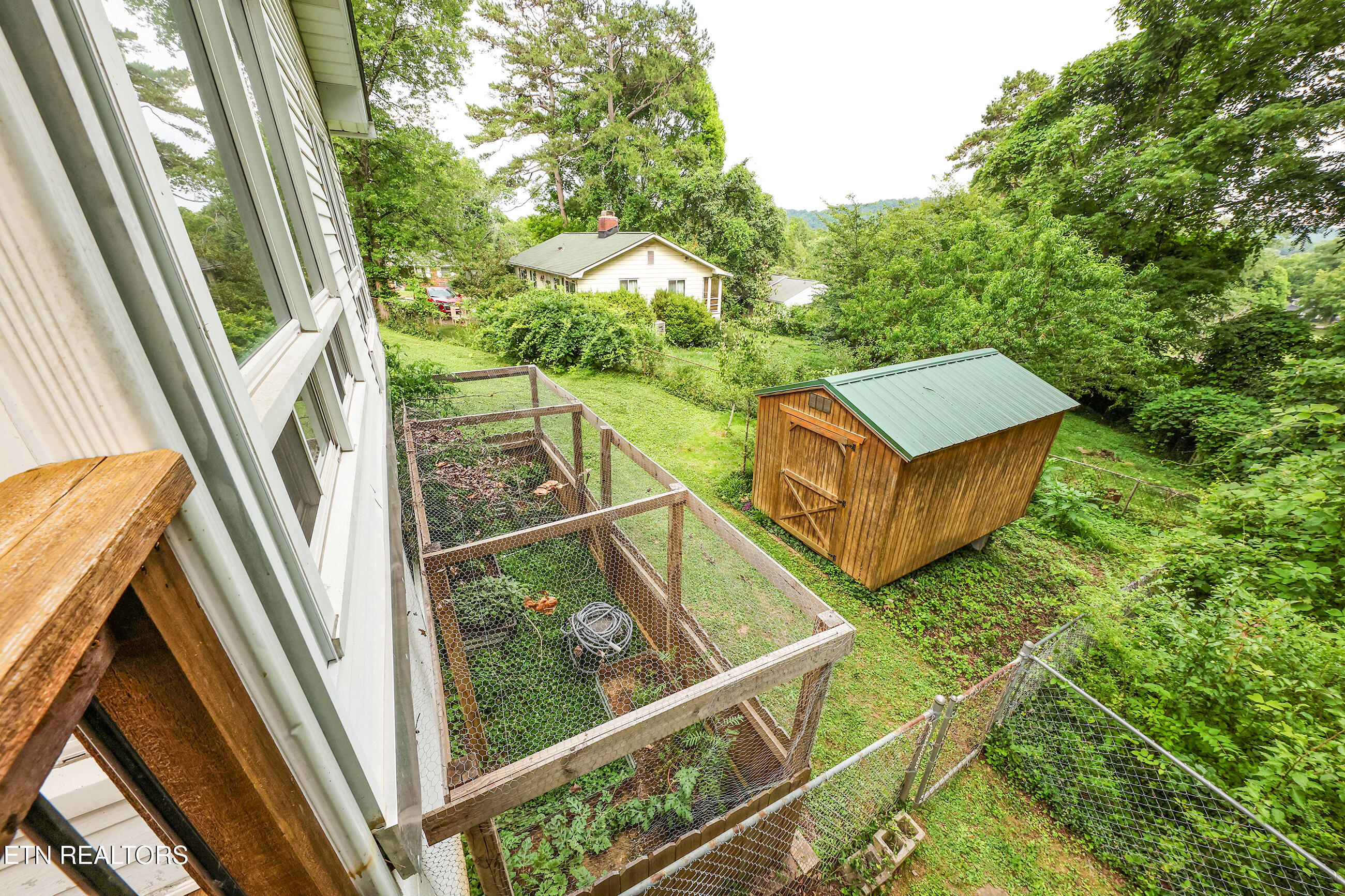117 Tabor Road Oak Ridge, TN 37830 - Photo 41 of 50 117 garden 6