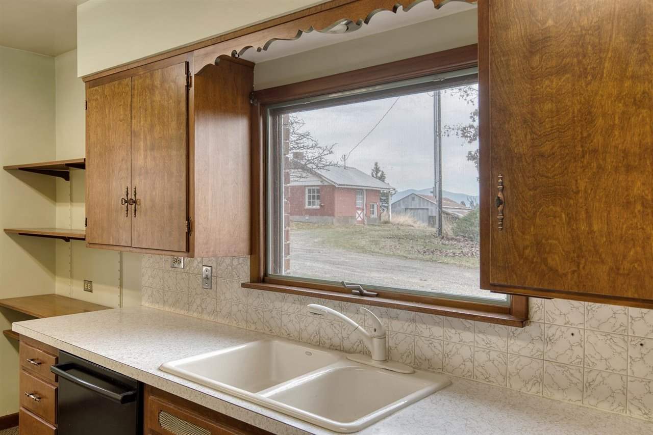 5601 East Bernhill Road Colbert, WA 99005 - Photo 11 of 44
