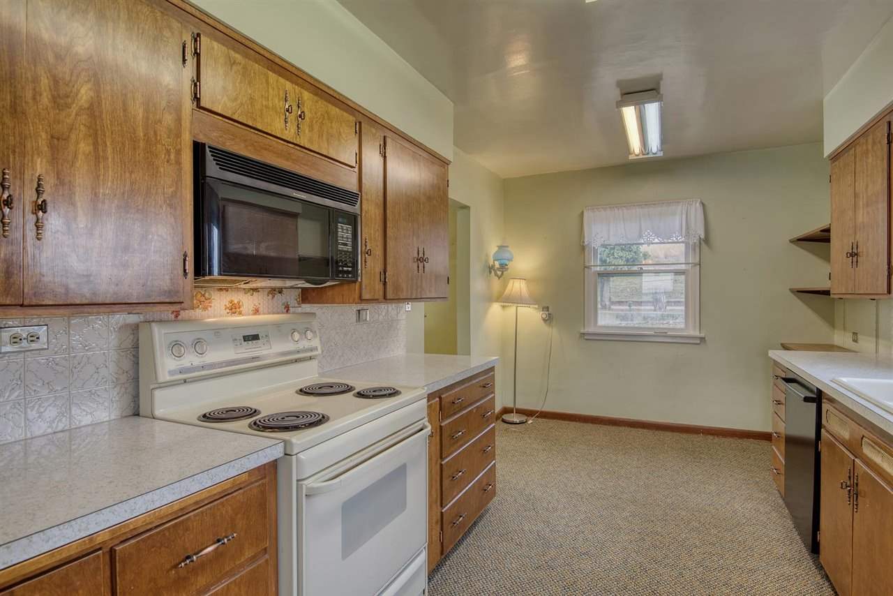 5601 East Bernhill Road Colbert, WA 99005 - Photo 10 of 44